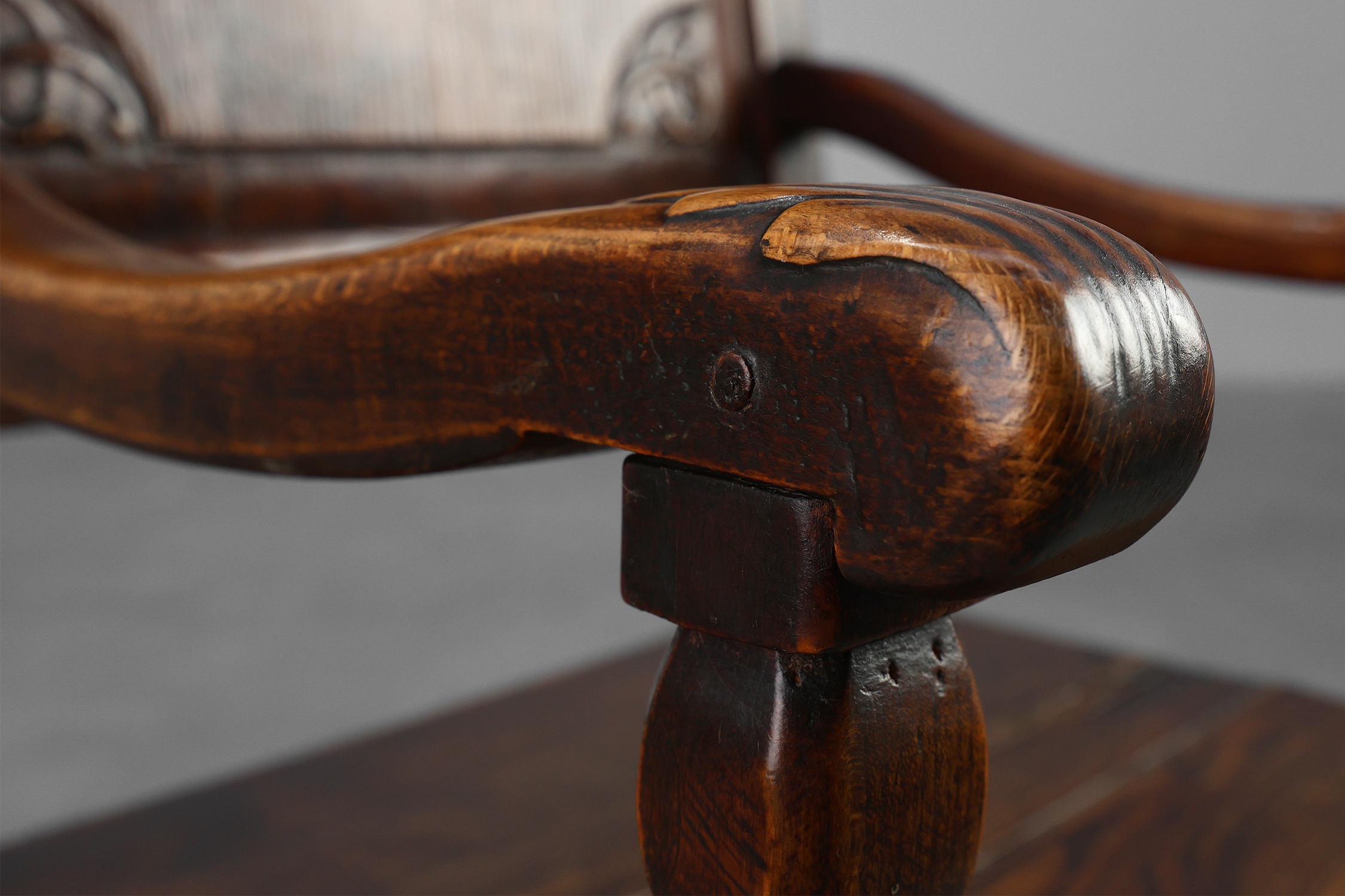 18th Century Li&egrave;ge Armchair in hand carved Oak, Belgiumthumbnail